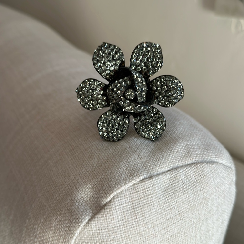 Beautiful crystal flower 🌸 bracelet.